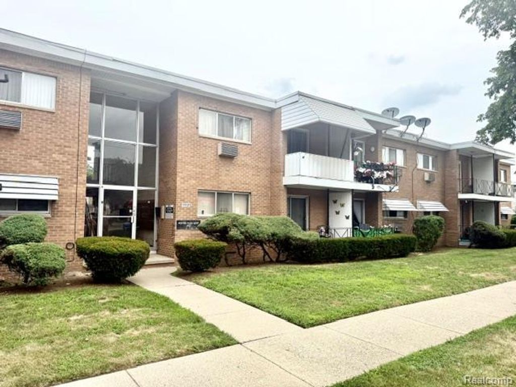 17121 Redford Street 212, Detroit city
