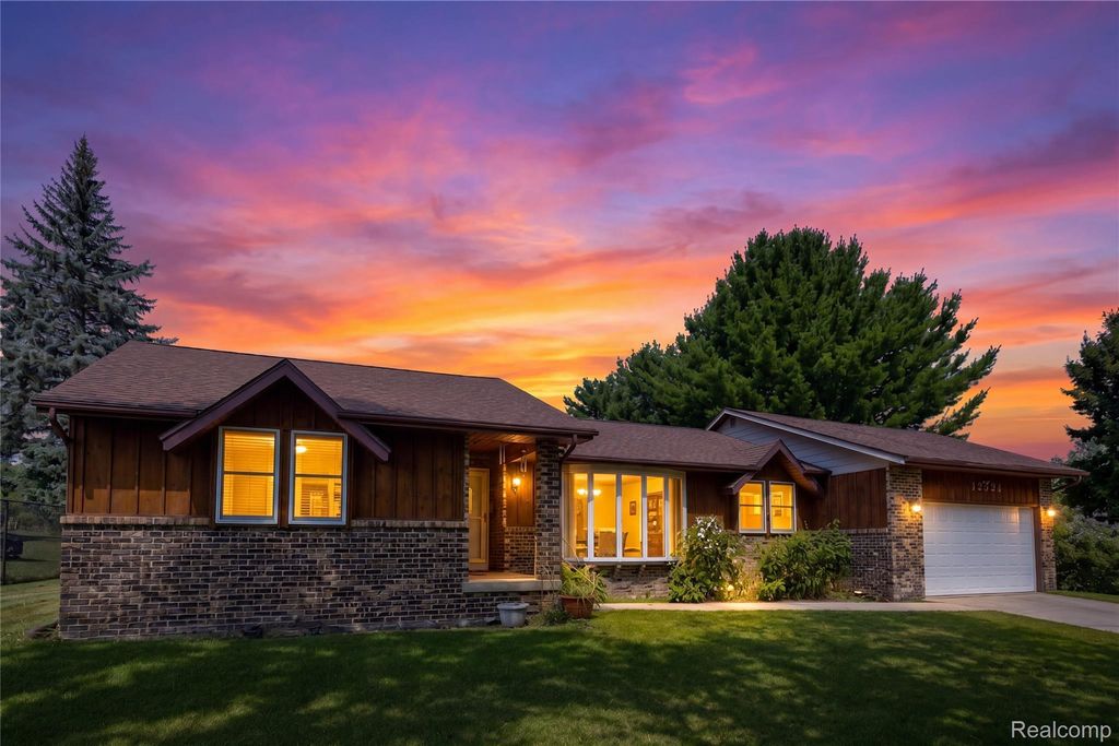 12524 Linden Road, Fenton charter township