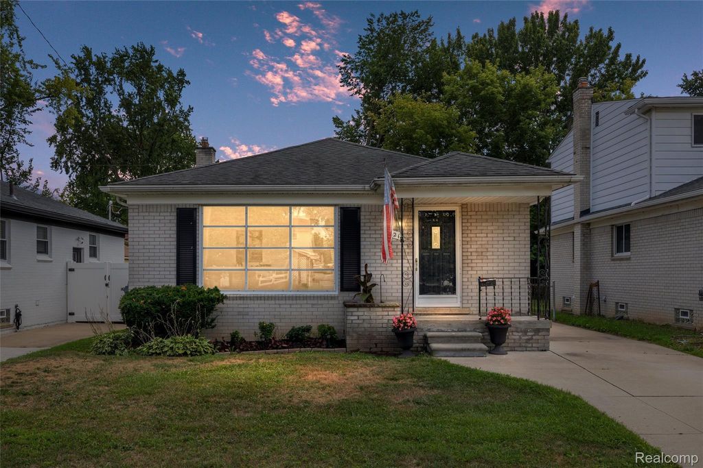 121 W Elmwood Avenue, Clawson city
