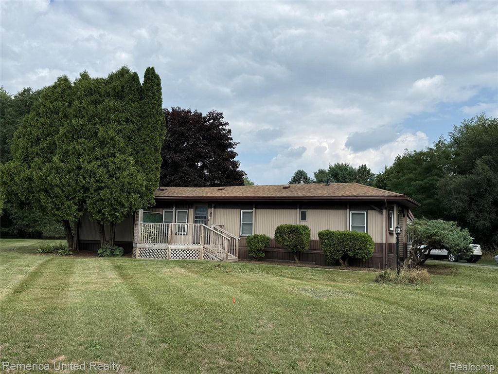 679 Menominee Drive, Genoa township
