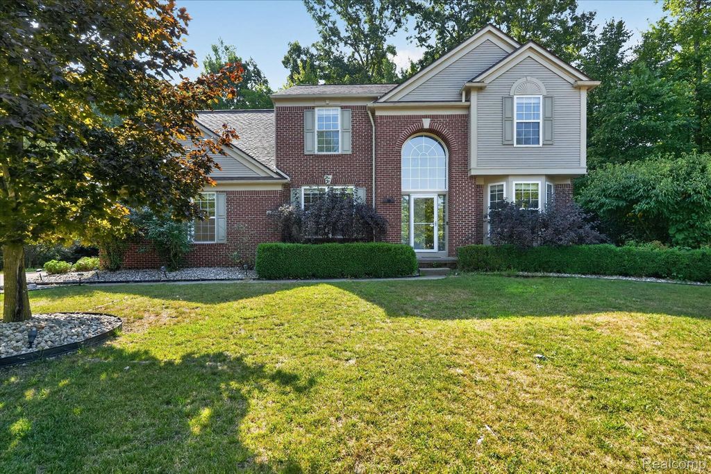 6350 Knob Hill Court, Grand Blanc