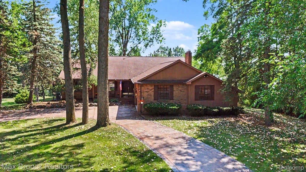 6925 W Church Street, Independence charter township