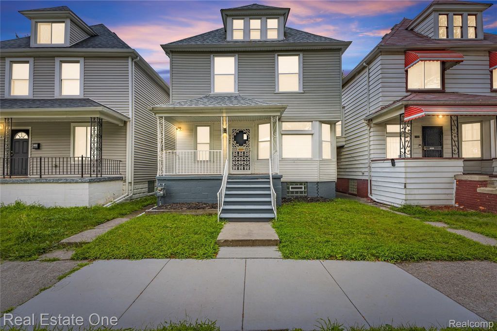 2493 Fischer, Detroit city