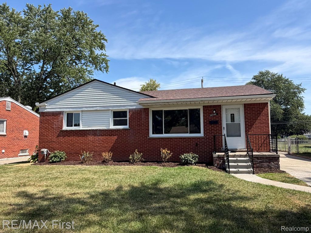 21754 Hill Street, Warren city