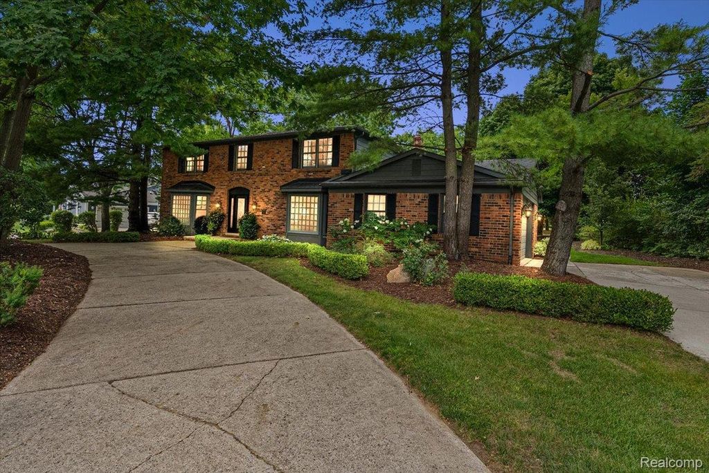 5033 Aintree Court, Oakland charter township