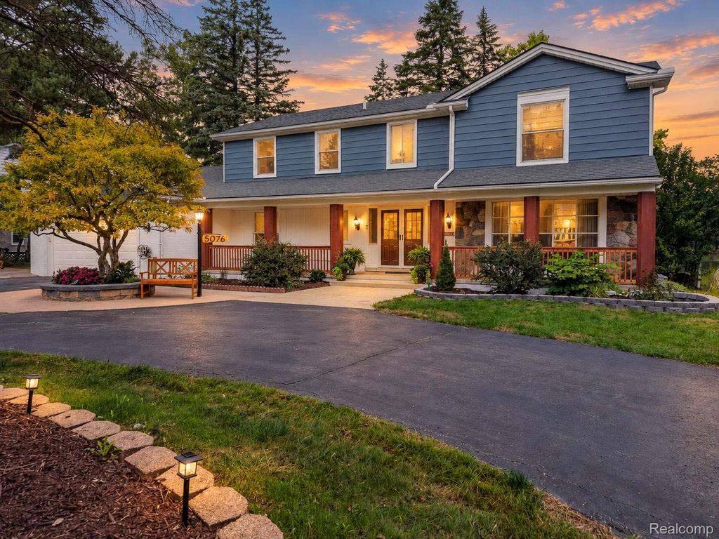 5076 Watergate Road, West Bloomfield