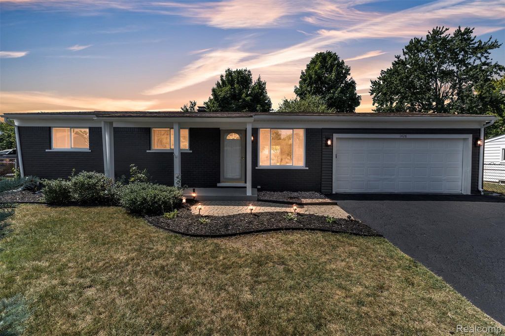 1428 Foreland Drive, Oxford charter township