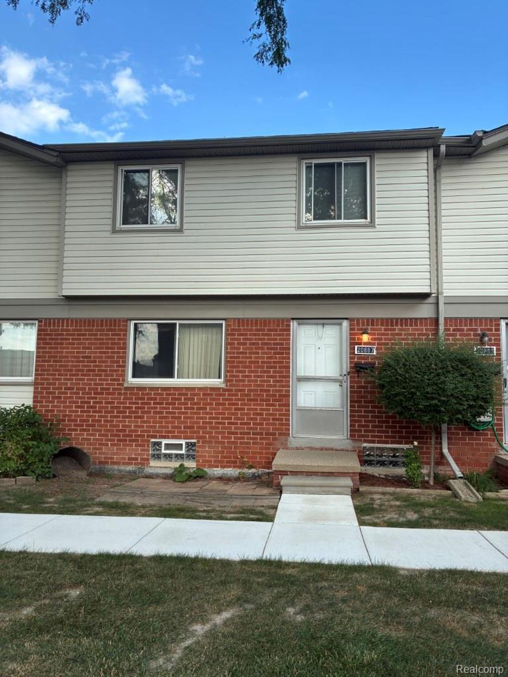 20887 Washington, Roseville city