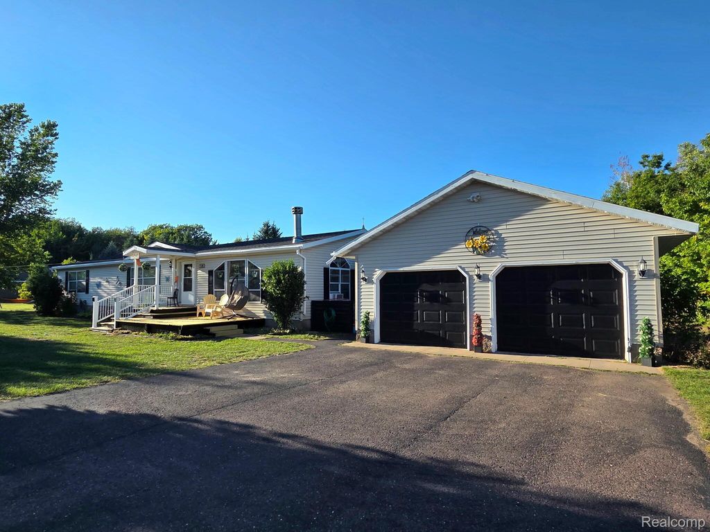 90 N Whealkate Drive, South Range village