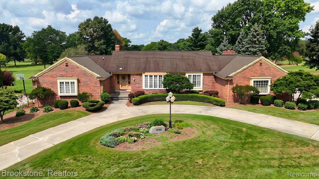 9598 Burning Tree Drive, Grand Blanc charter township