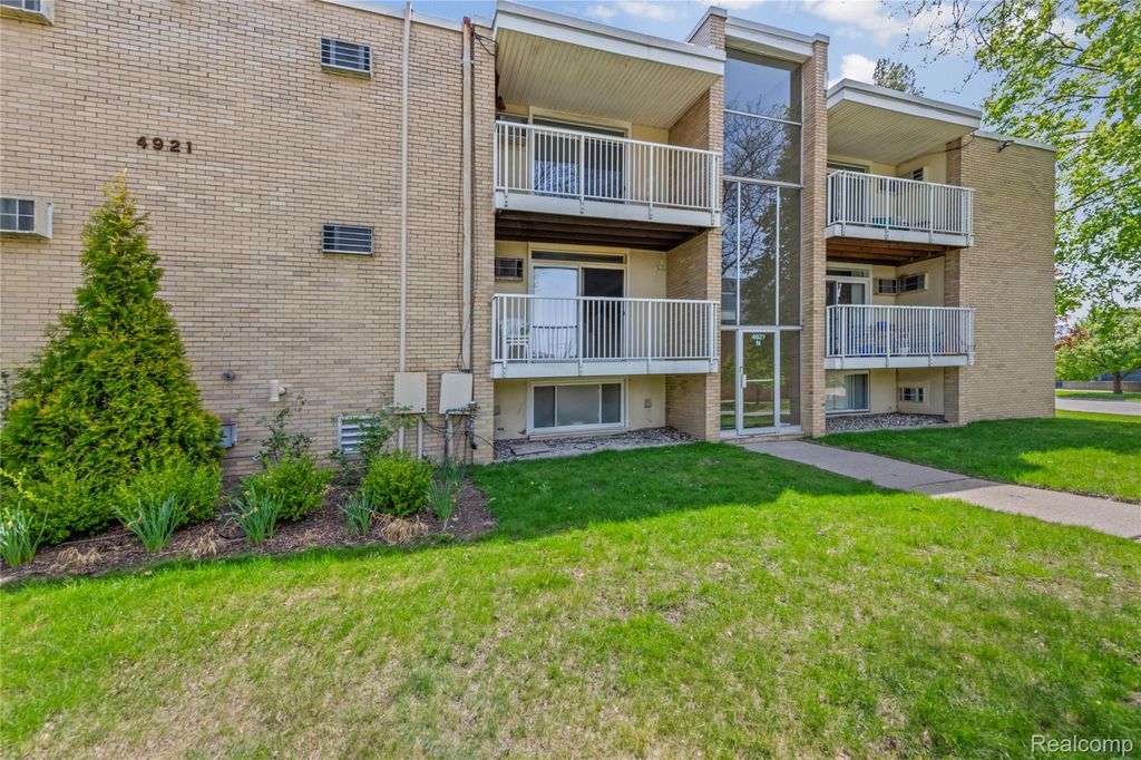 4921 Crooks Road N10, Royal Oak