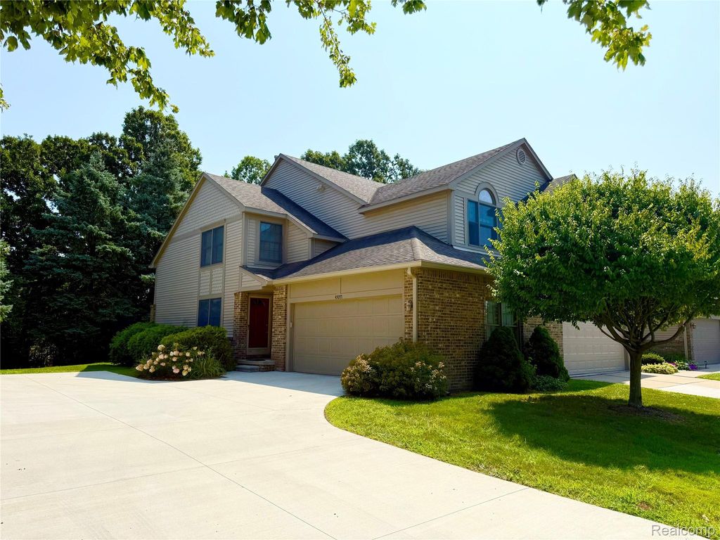 45077 Coachman Court 82, Canton