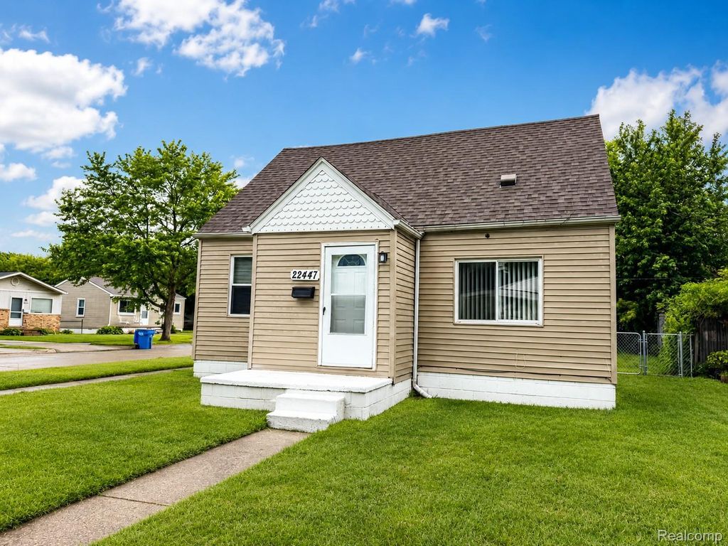 22447 Oaklane Street, Warren city