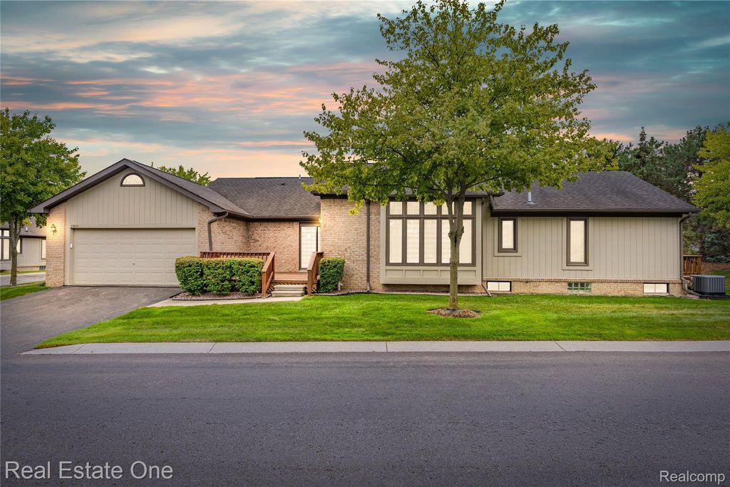 33925 Oakwood Drive, Sterling Heights