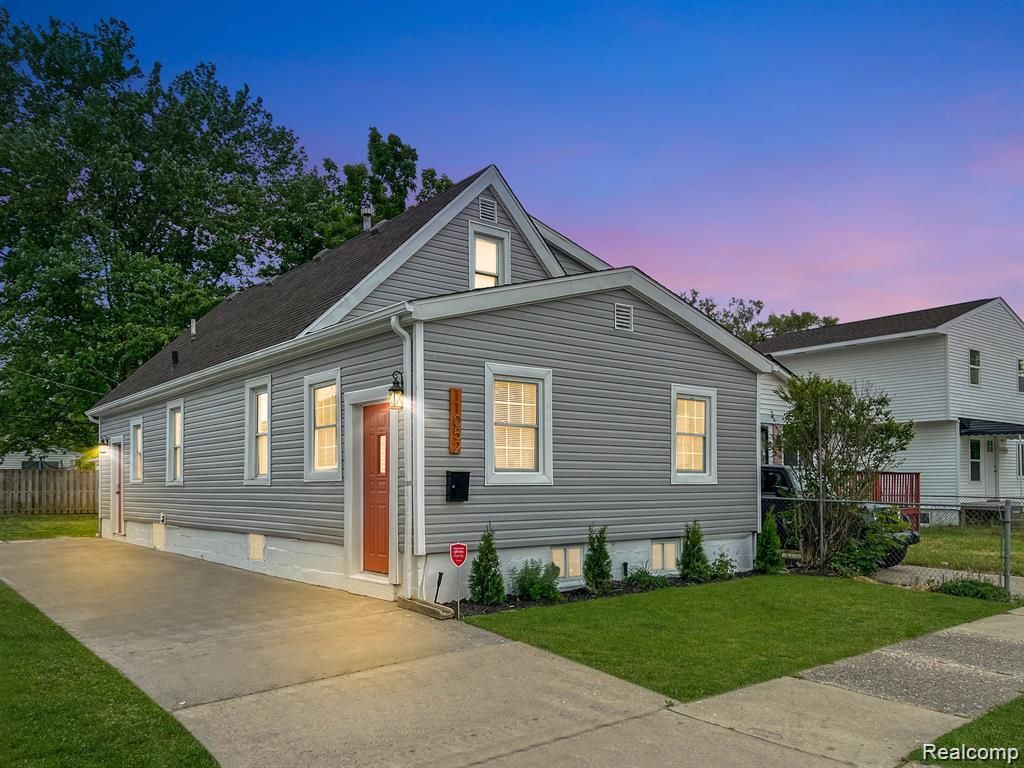 11052 Essex Avenue, Warren city