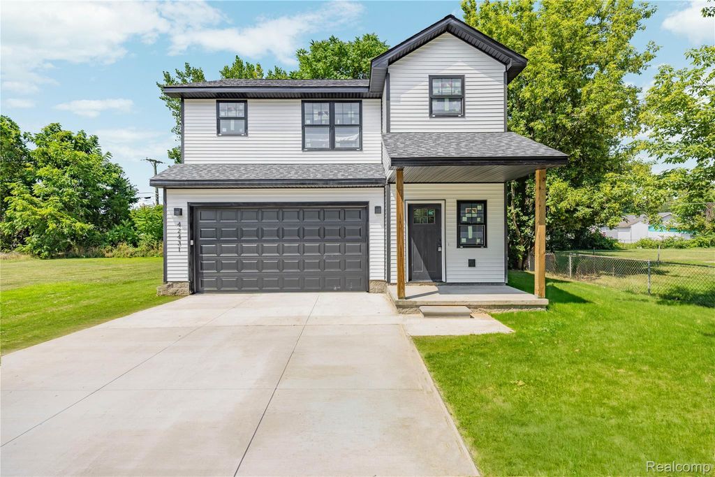 42431 N Walnut Street, Clinton charter township