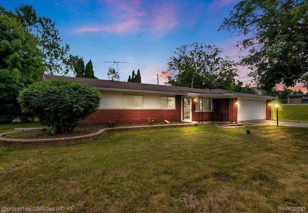 41981 Quince Drive, Novi city