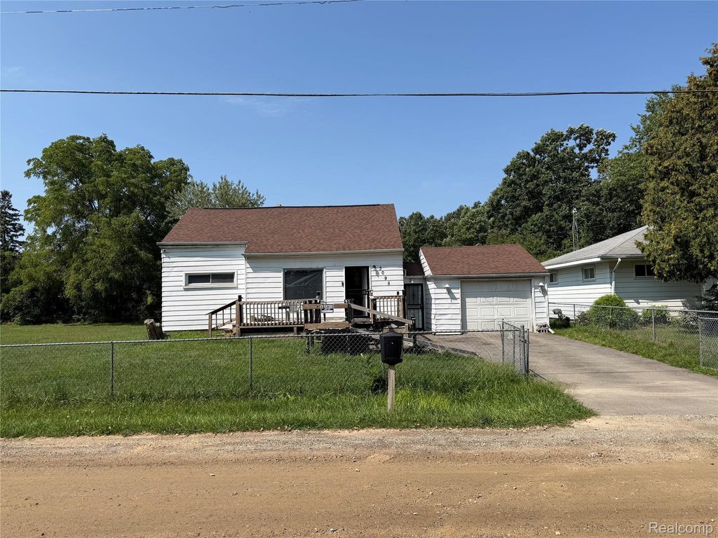 3095 Maywood Drive, Mt. Morris township