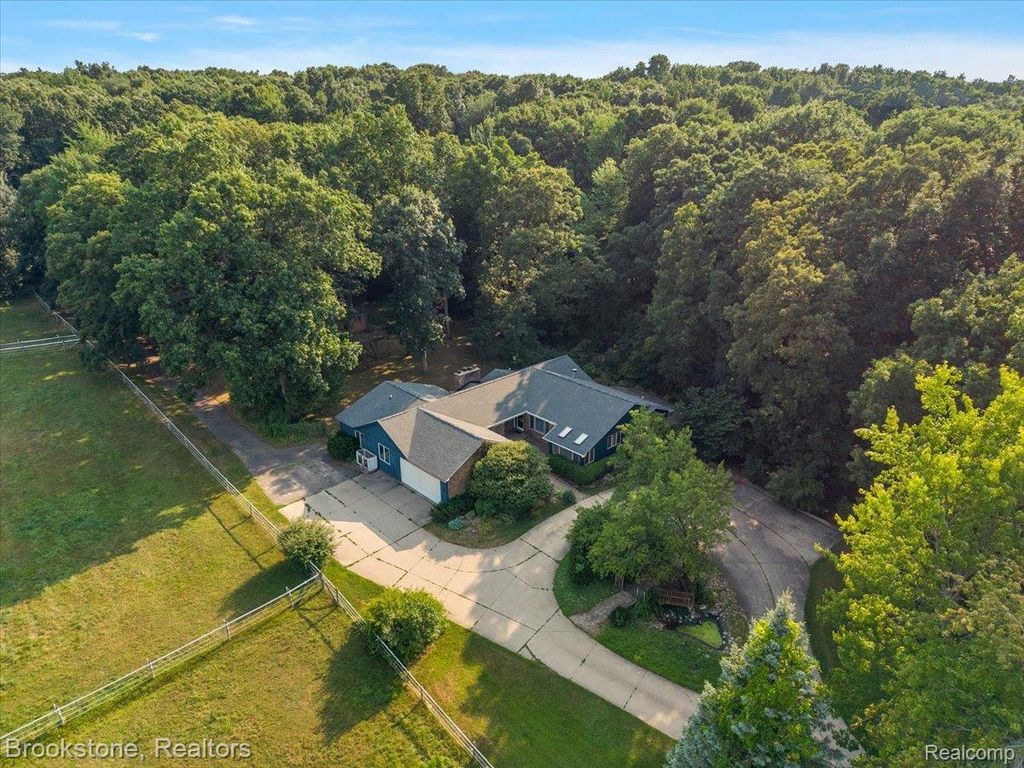 430 Rissman Lane, Groveland township