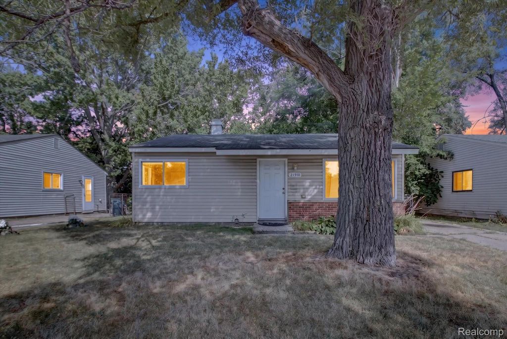 21910 Coolidge Hwy, Oak Park city