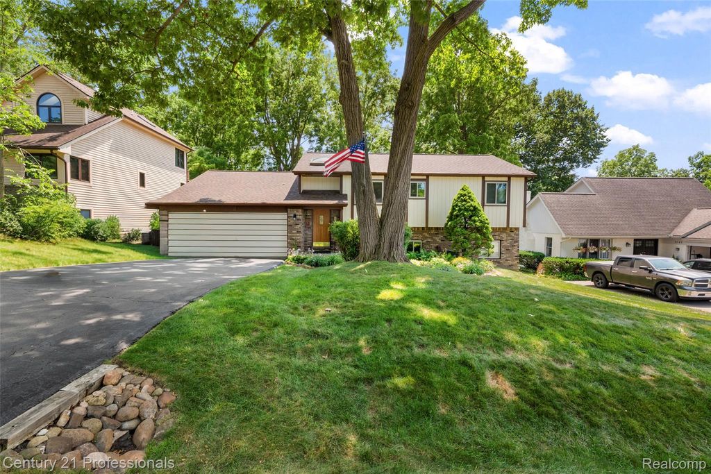 5135 Virgie Lane, West Bloomfield charter township