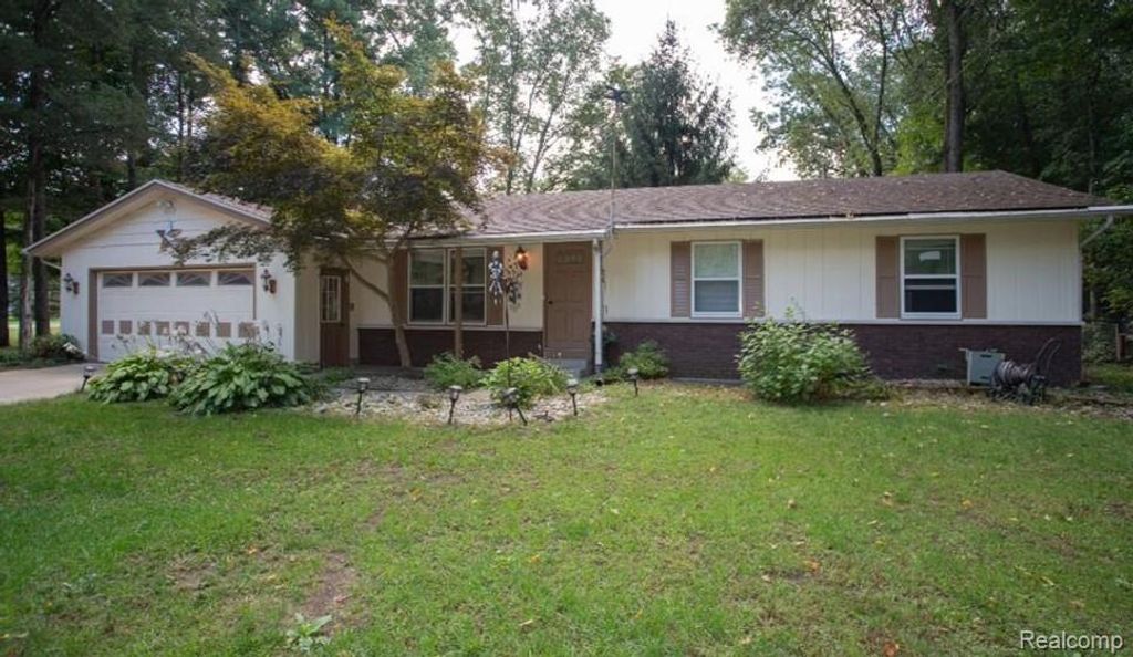 28047 Wexford Drive, Antwerp township