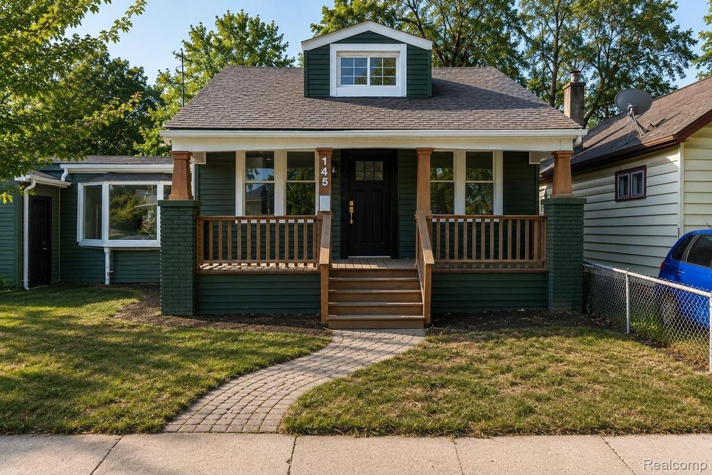 145 W Bernhard Avenue, Hazel Park city