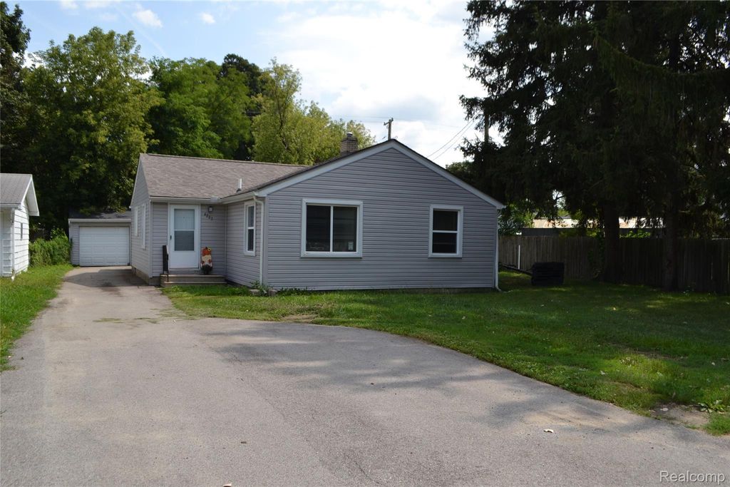 4265 Van Slyke Road, Flint charter township