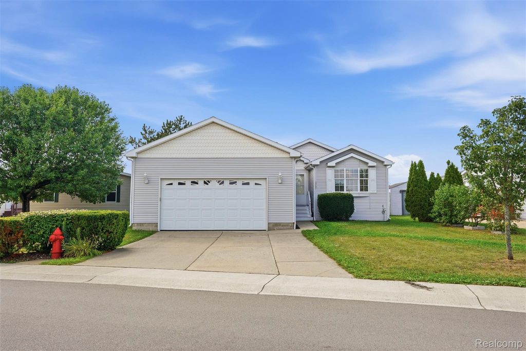 1707 Augusta Drive, Hartland township