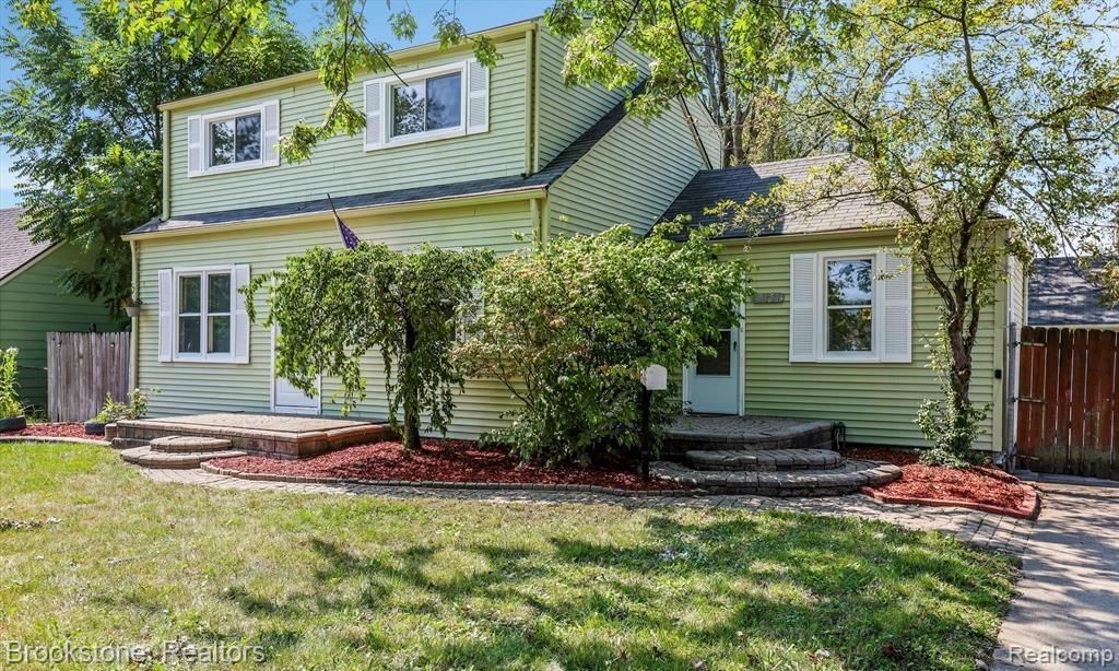23151 Lawson Avenue, Warren city