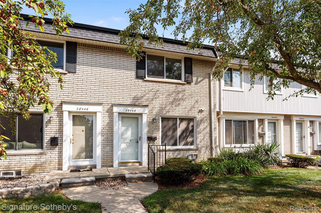 28448 Universal, Warren