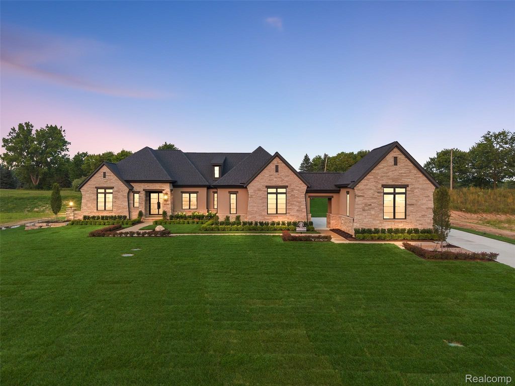 67736 Overlook Trail, Washington township