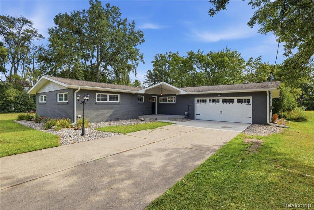 1360 Hemmeter Road, Saginaw charter township