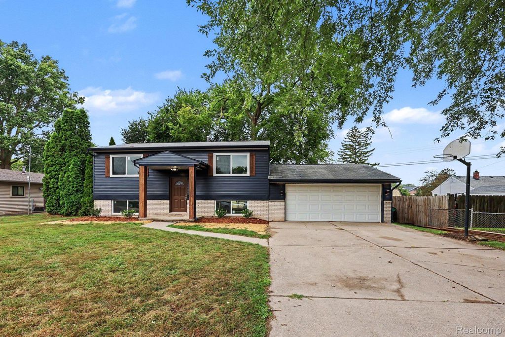 39721 Camp Street, Harrison charter township