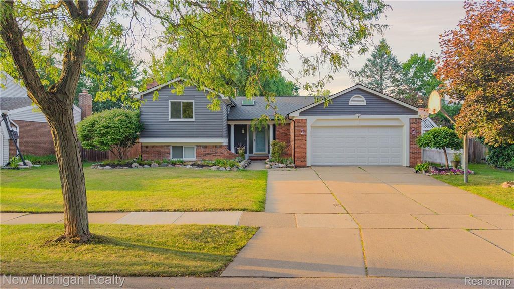 1653 Oakcrest Drive, Troy city