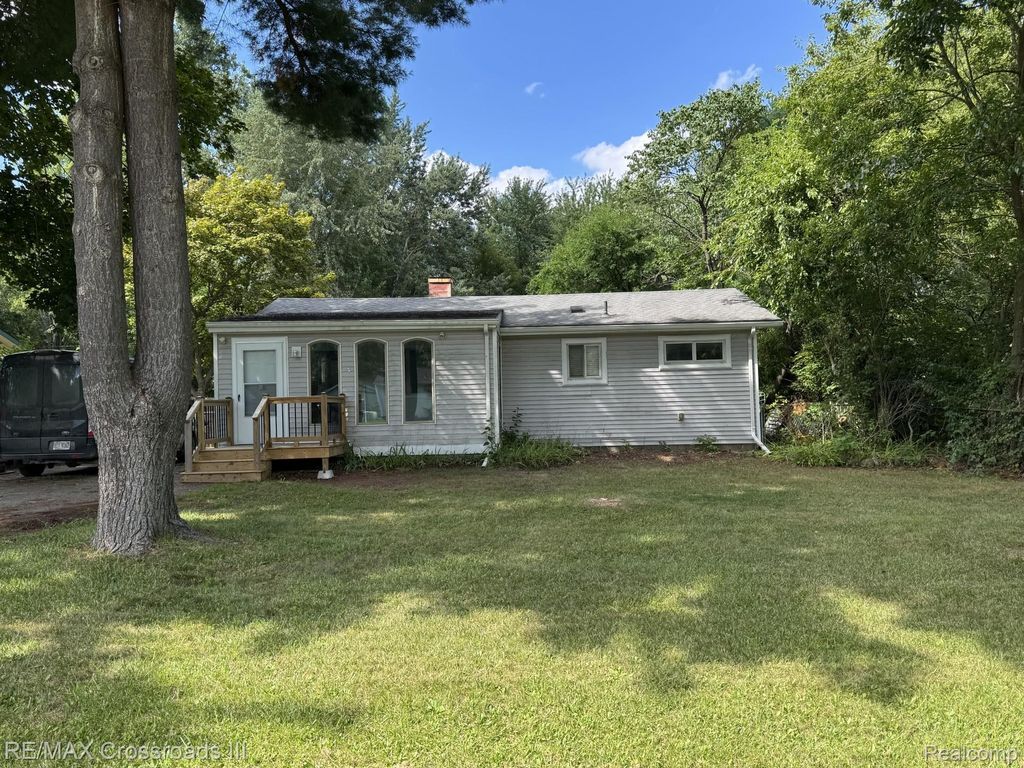 46026 Traskos Street, Sumpter township