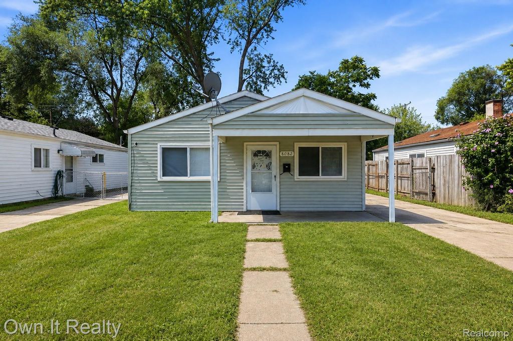 8082 Robert Street, Taylor city