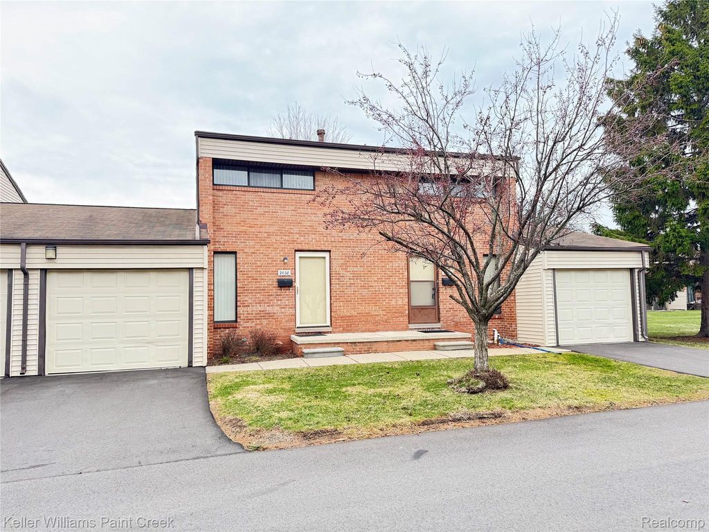 2038 Roman Court, Warren