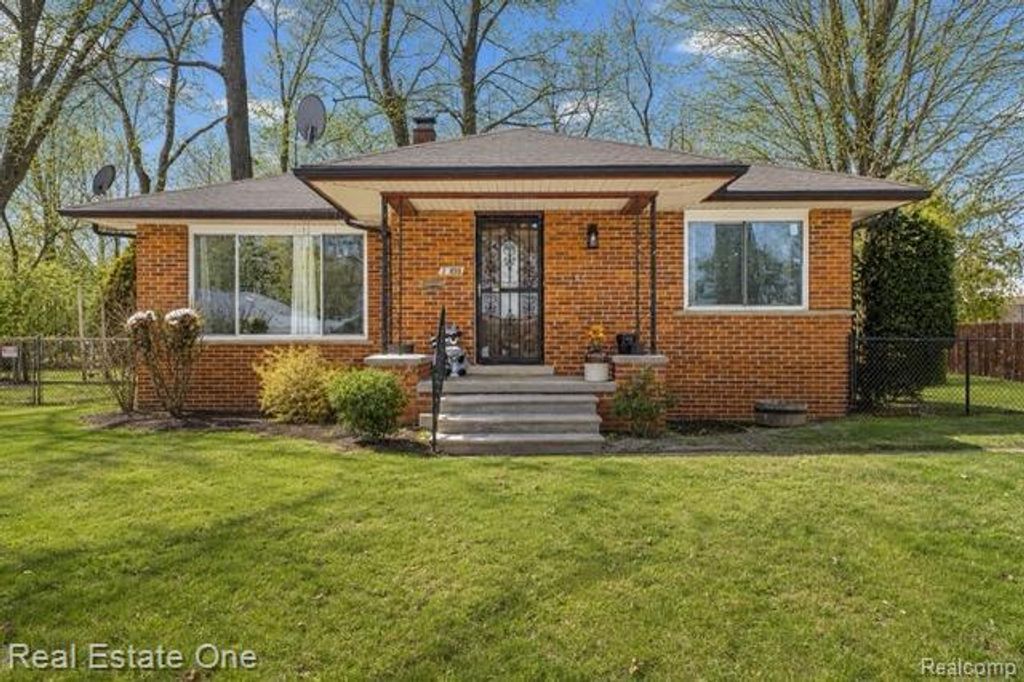 23835 Audrey Avenue, Warren city