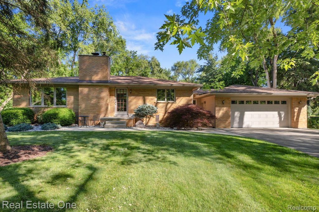 1123 Letica Drive, Rochester city