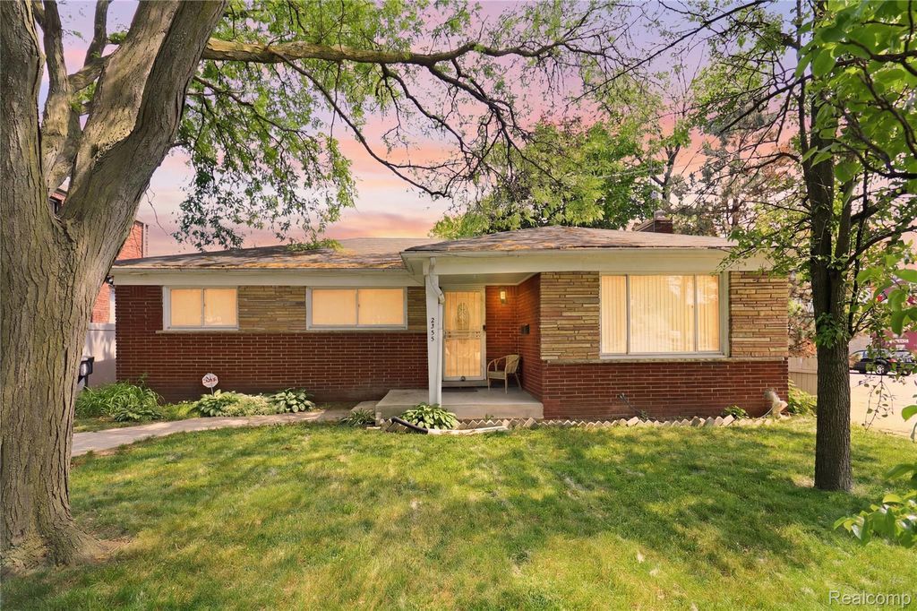 2555 W Boston Boulevard, Detroit city