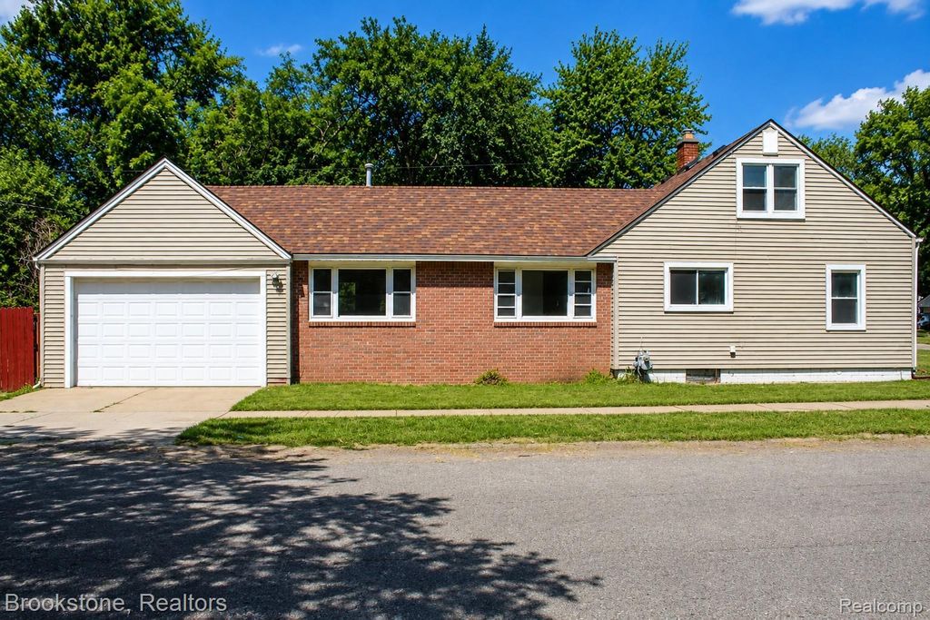 18805 Sumner, Redford charter township