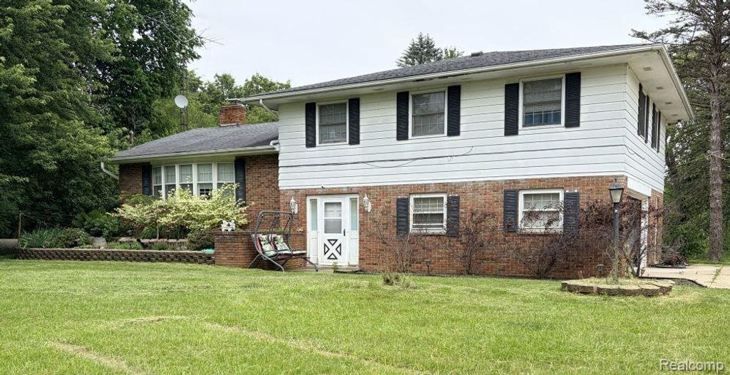 5881 Rowland Pine Court, Marion township