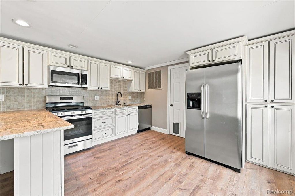 2428 Circle Drive, West Bloomfield charter township