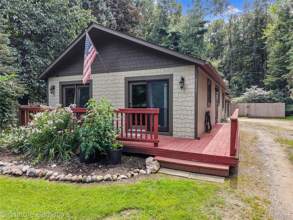 4137 W Allen Road, Howell township