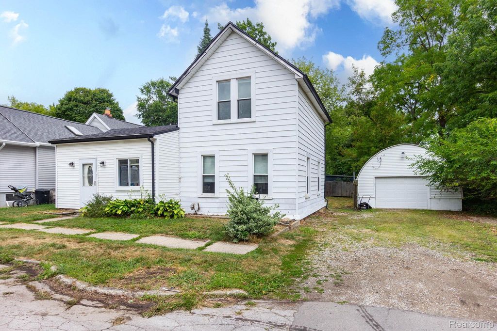 172 Higgins Street, Lapeer city