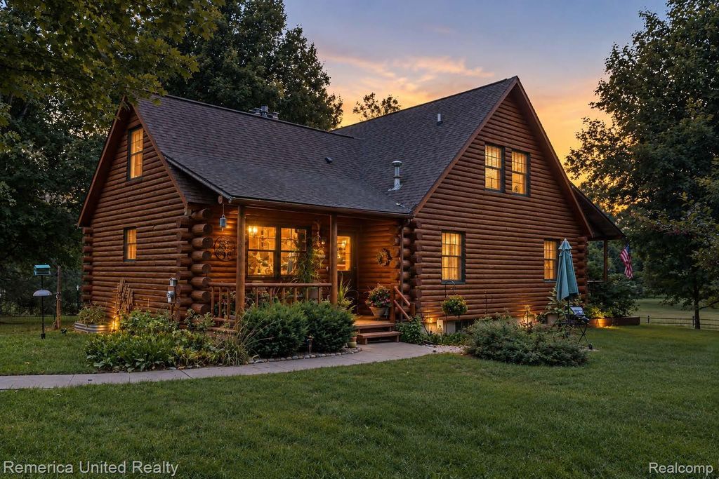 10373 Twin Lakes Drive, Forest township