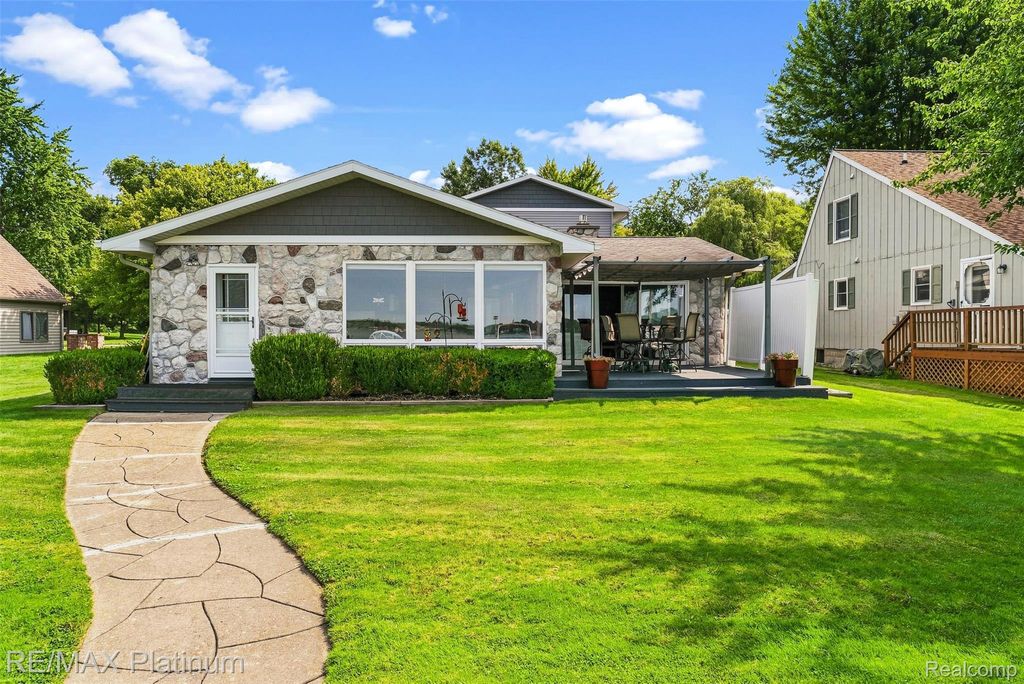 8575 Hidden Trail, Orleans township