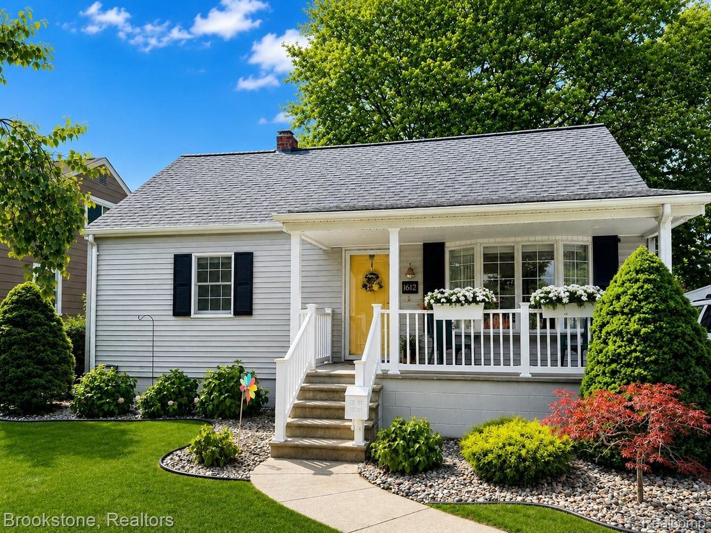 1612 S Farragut Street, Bay City city
