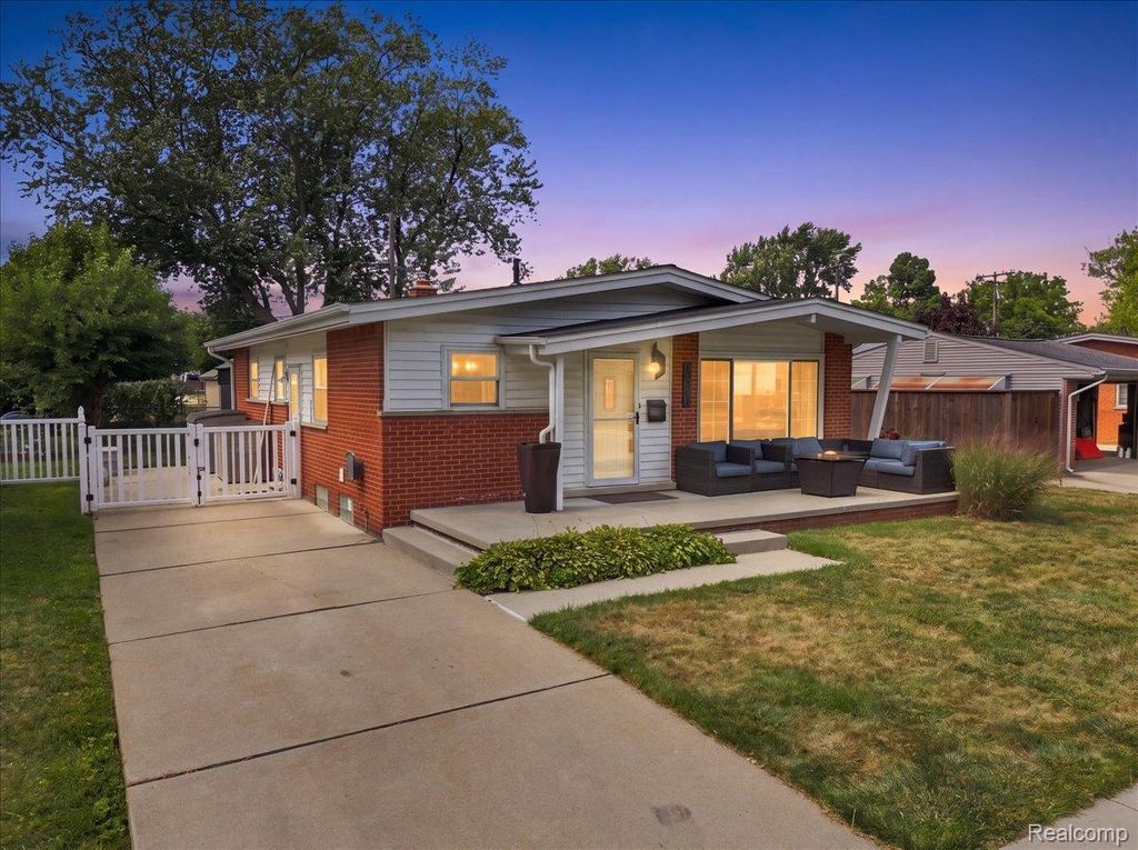 1333 N Selfridge Boulevard, Clawson city
